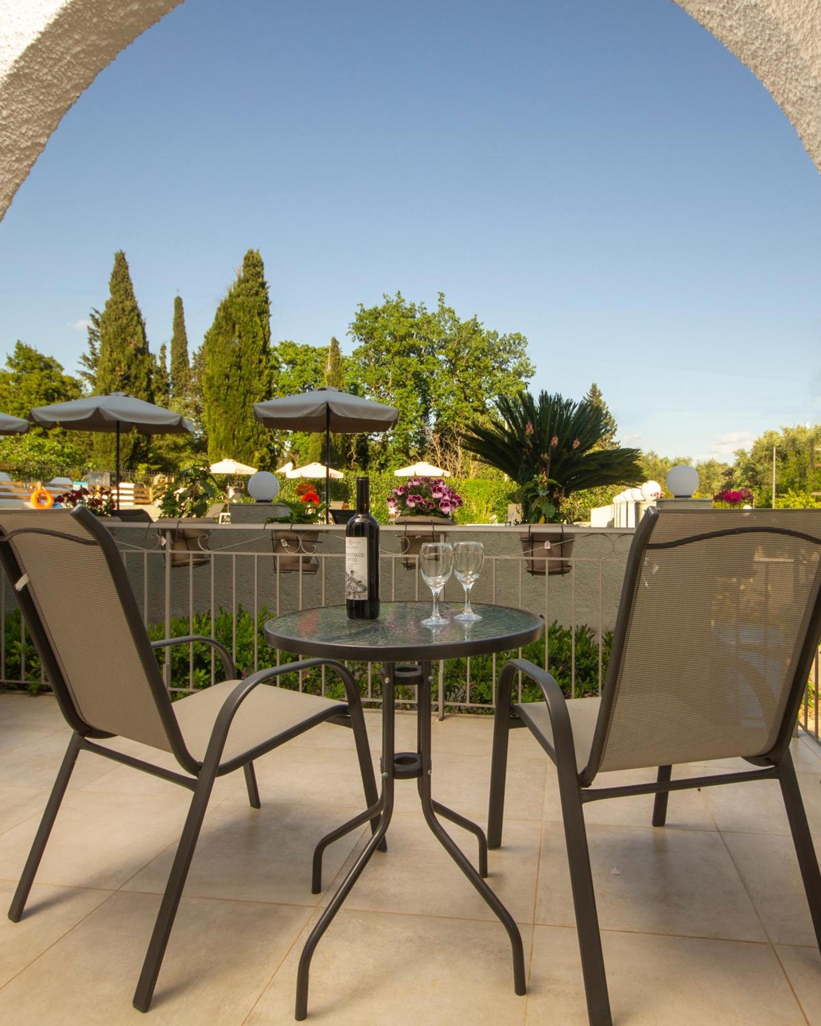 The Flower Garden Hotel apartamentowy Ýpsos